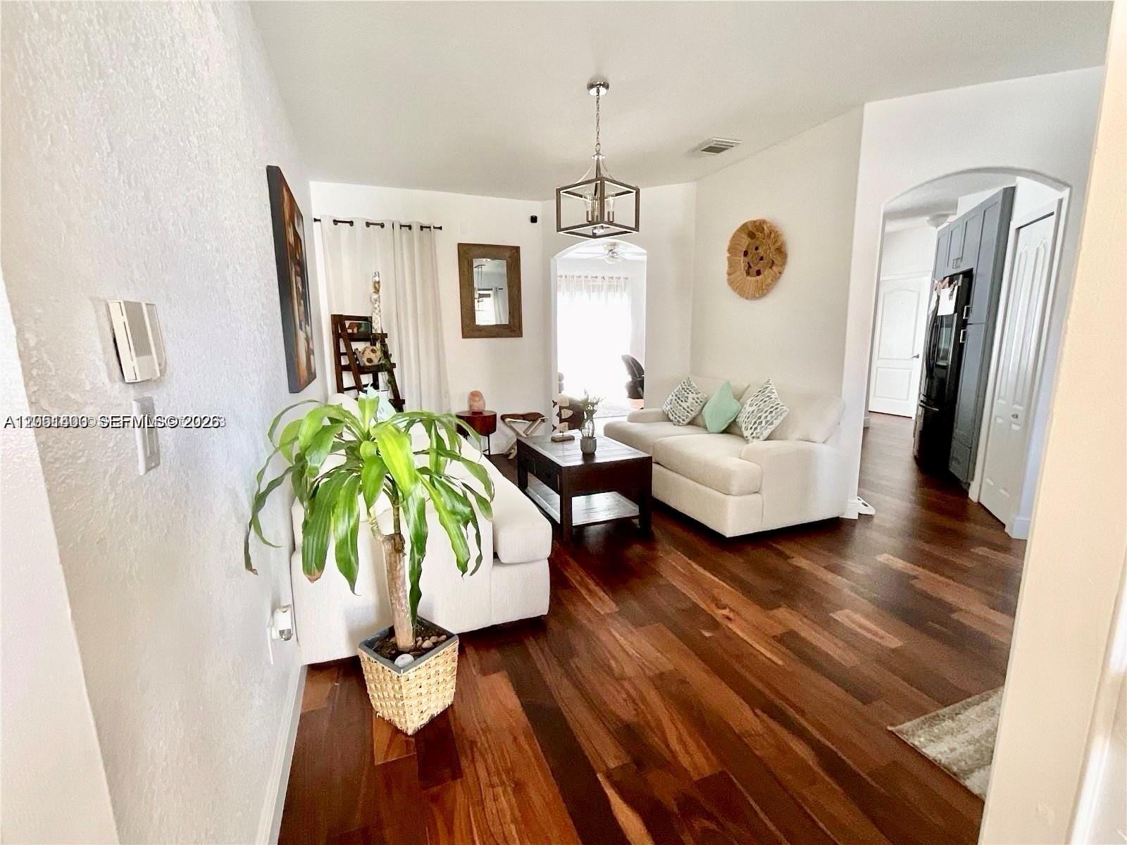 7472 Northwest 112 Path Doral, FL 33178 - Photo 4 of 40