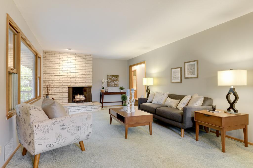 821 Hilltop Road Mendota Heights, MN 55118 - Photo 3 of 34 Gallery Image 3
