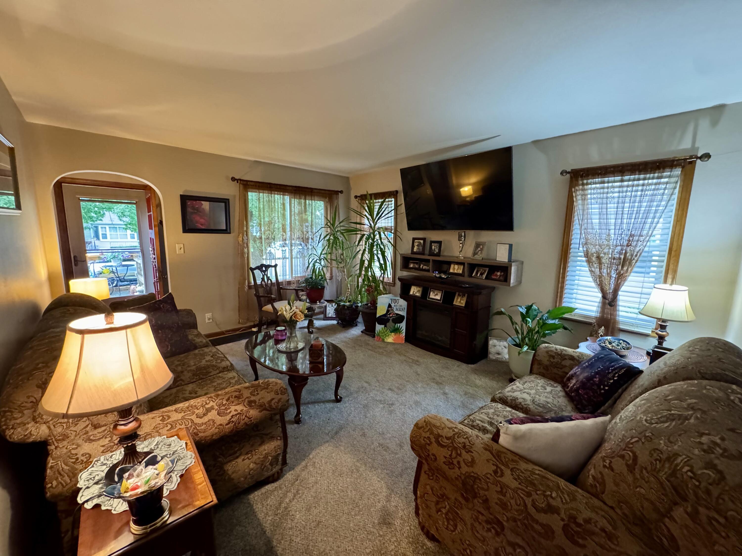 4012 Taft Road Kenosha, WI 53142 - Photo 3 of 34 Lower Living Room