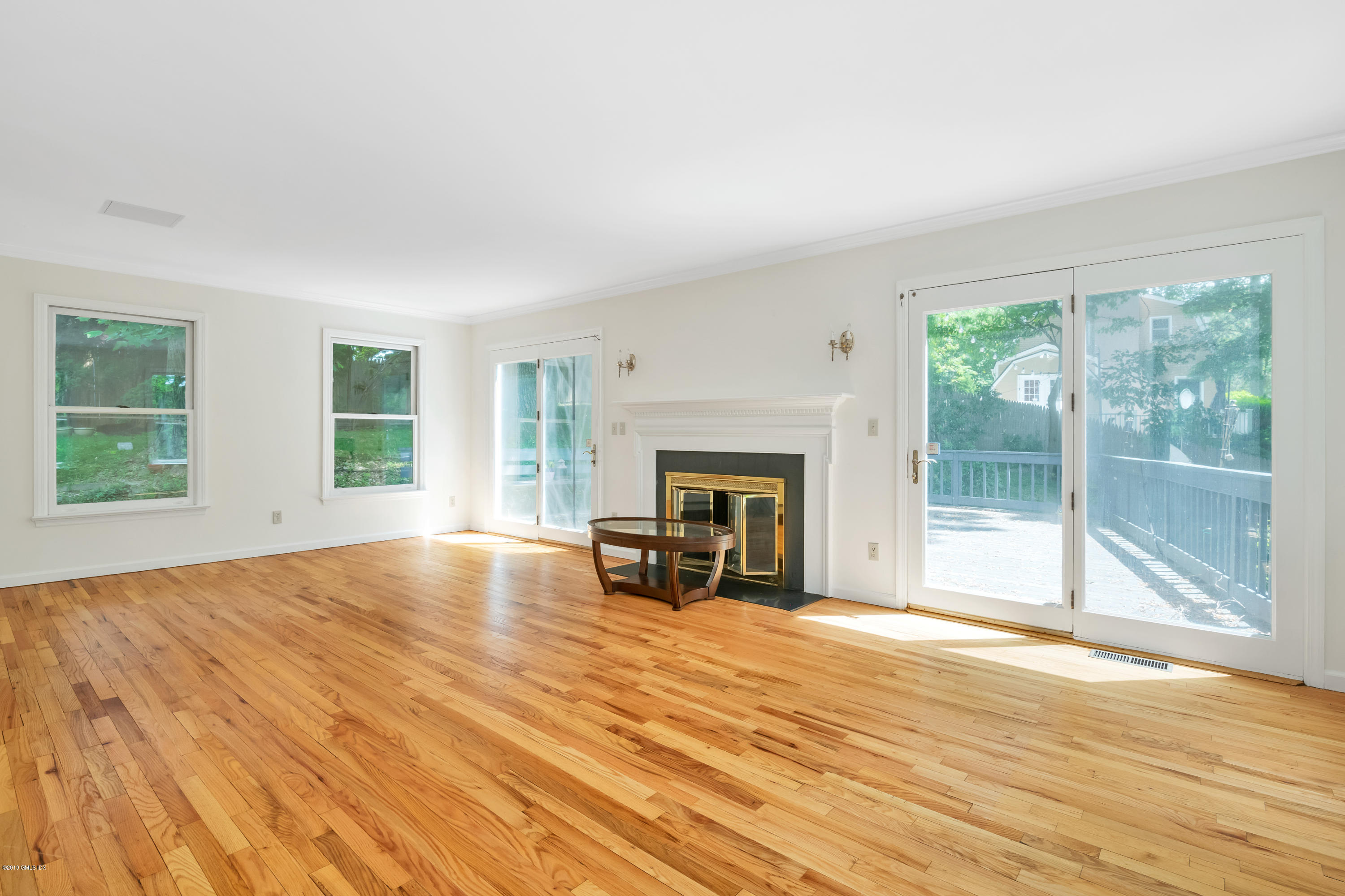71 Long Meadow Road Riverside, CT 06878 - Photo 2 of 13 2 Living Room 3615