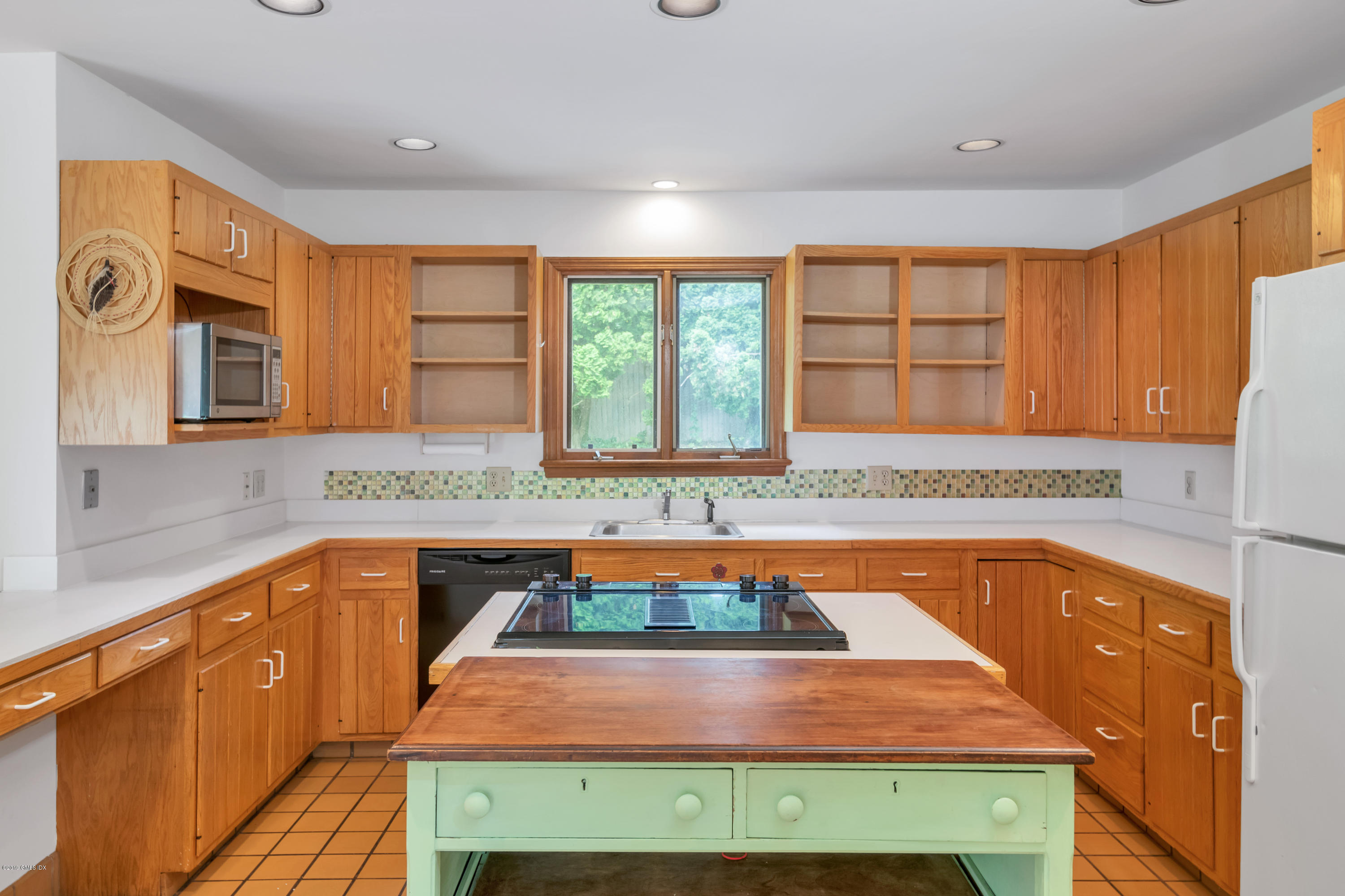 71 Long Meadow Road Riverside, CT 06878 - Photo 3 of 13 3 Kitchen 3629