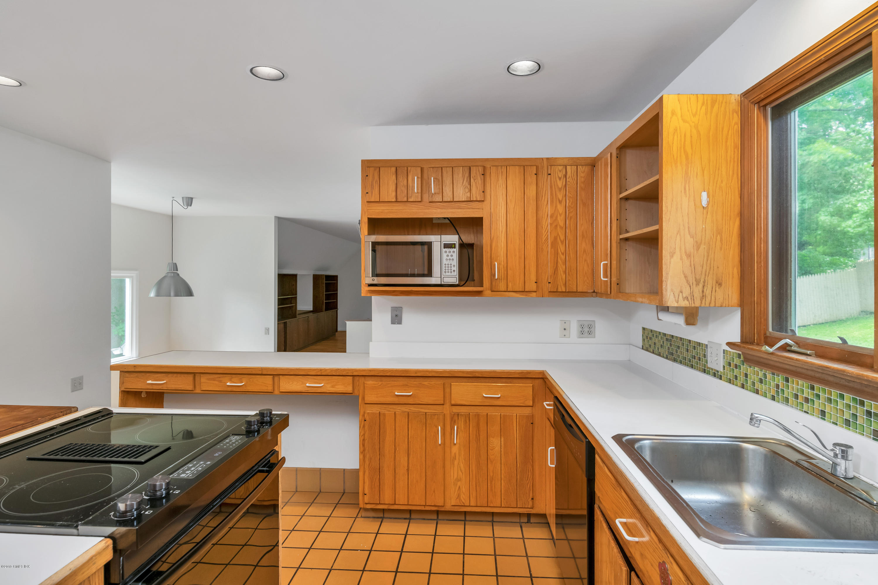 71 Long Meadow Road Riverside, CT 06878 - Photo 4 of 13 4 Kitchen 3636