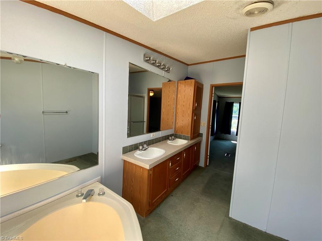 201 Beacon Ridge Road Thomasville, NC 27360 - Photo 14 of 21 Gallery Image 14