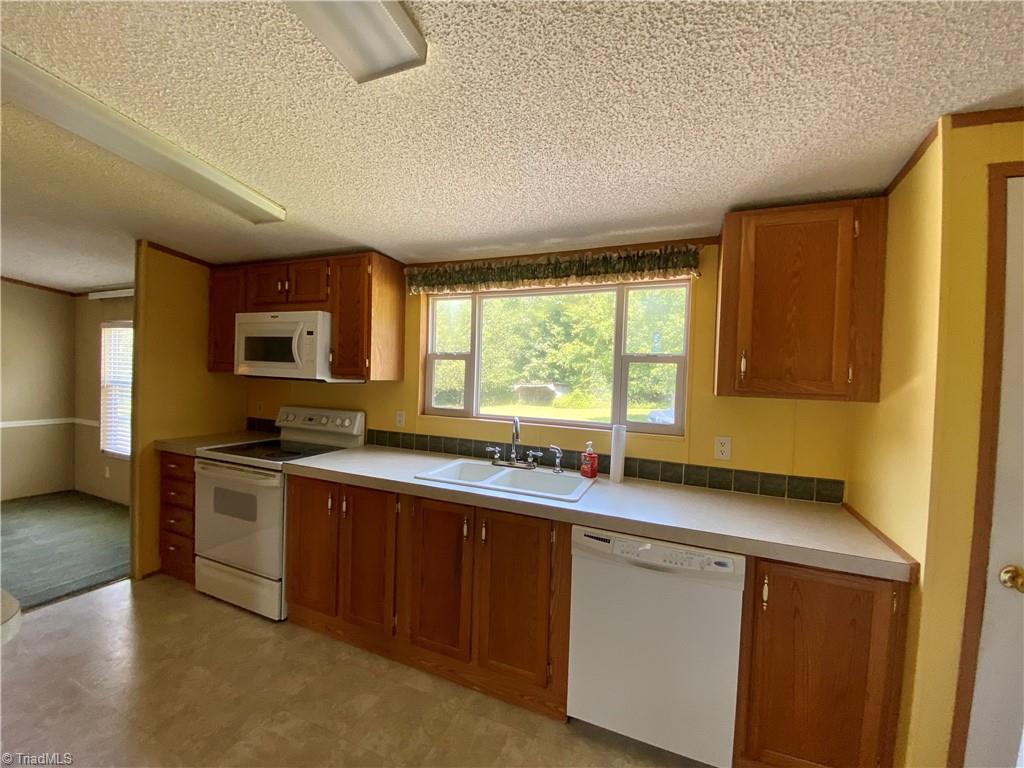 201 Beacon Ridge Road Thomasville, NC 27360 - Photo 6 of 21 Gallery Image 6
