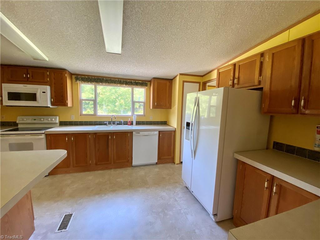 201 Beacon Ridge Road Thomasville, NC 27360 - Photo 7 of 21 Gallery Image 7