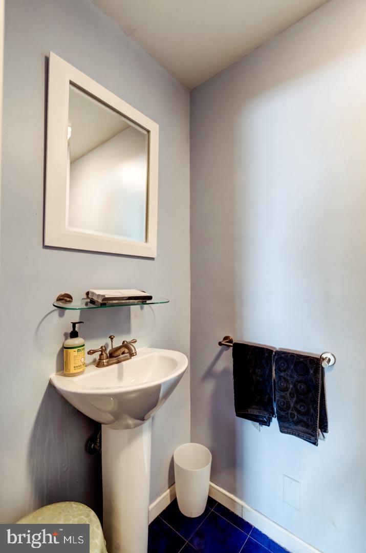 1304 Andover Road Wynnewood, PA 19096 - Photo 15 of 32 Main level Powder room