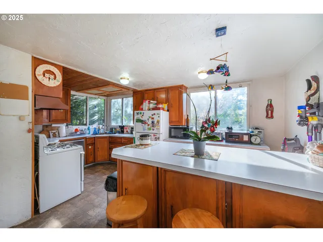 $350,000 | 895 Glory Drive, Eugene, OR 97404