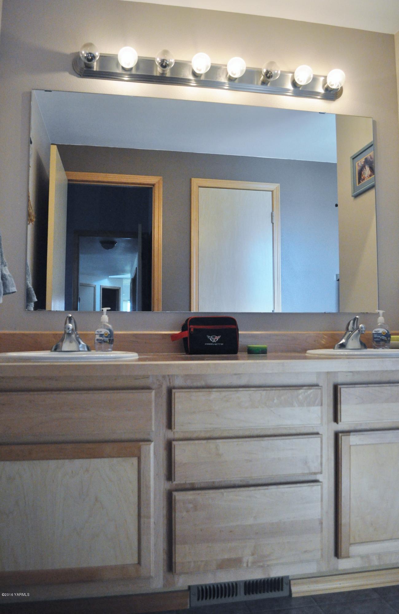 5011 Gamache Road Moxee, WA 98936 - Photo 11 of 26 a bathroom with a sink vanity and mirror