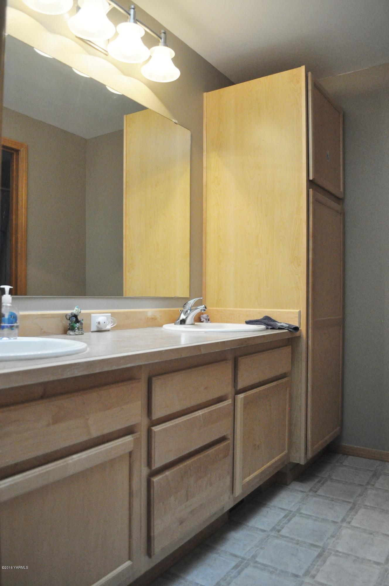 5011 Gamache Road Moxee, WA 98936 - Photo 13 of 26 a bathroom with a double vanity sink and a mirror
