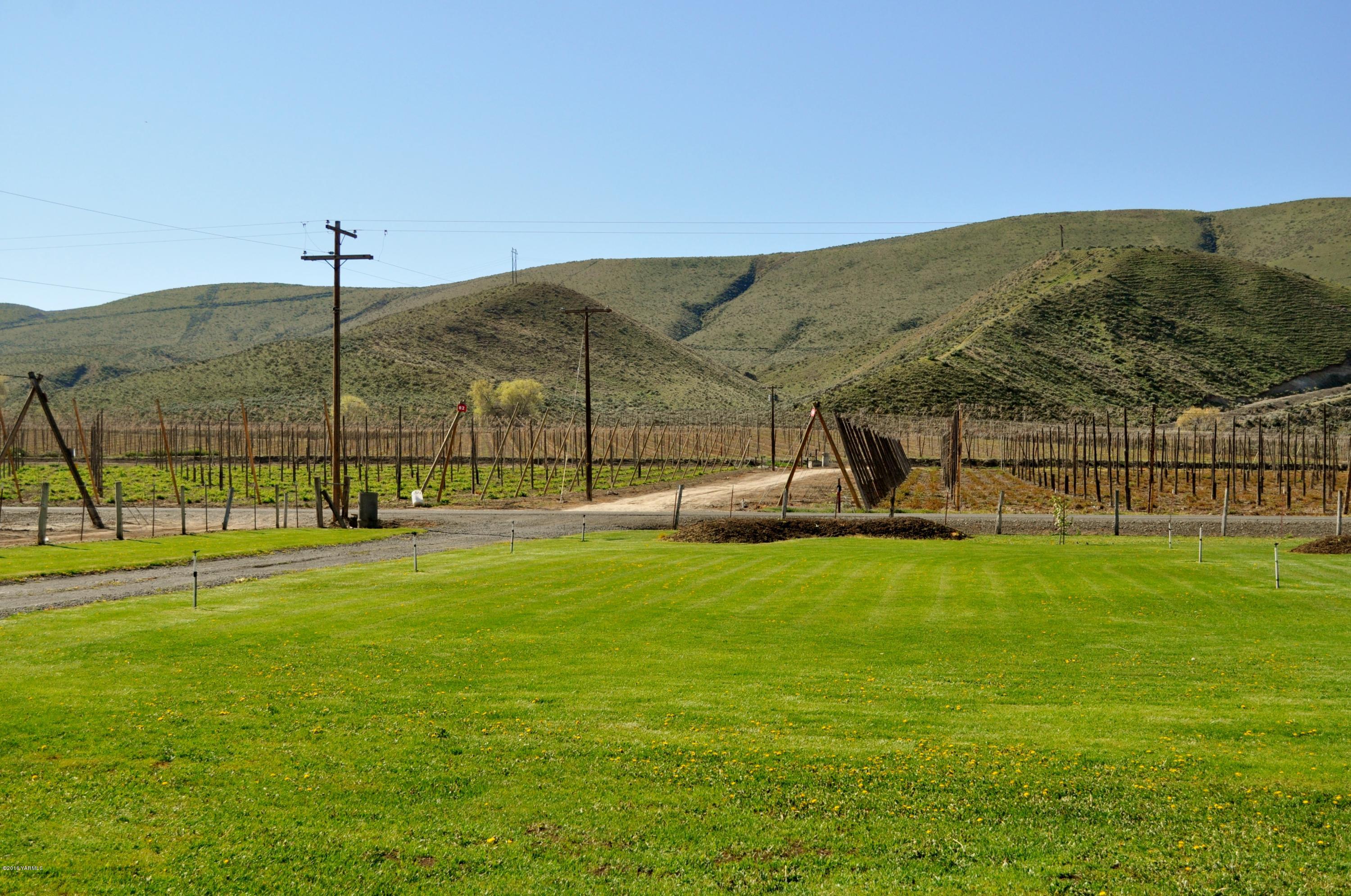 5011 Gamache Road Moxee, WA 98936 - Photo 24 of 26 a view of a garden