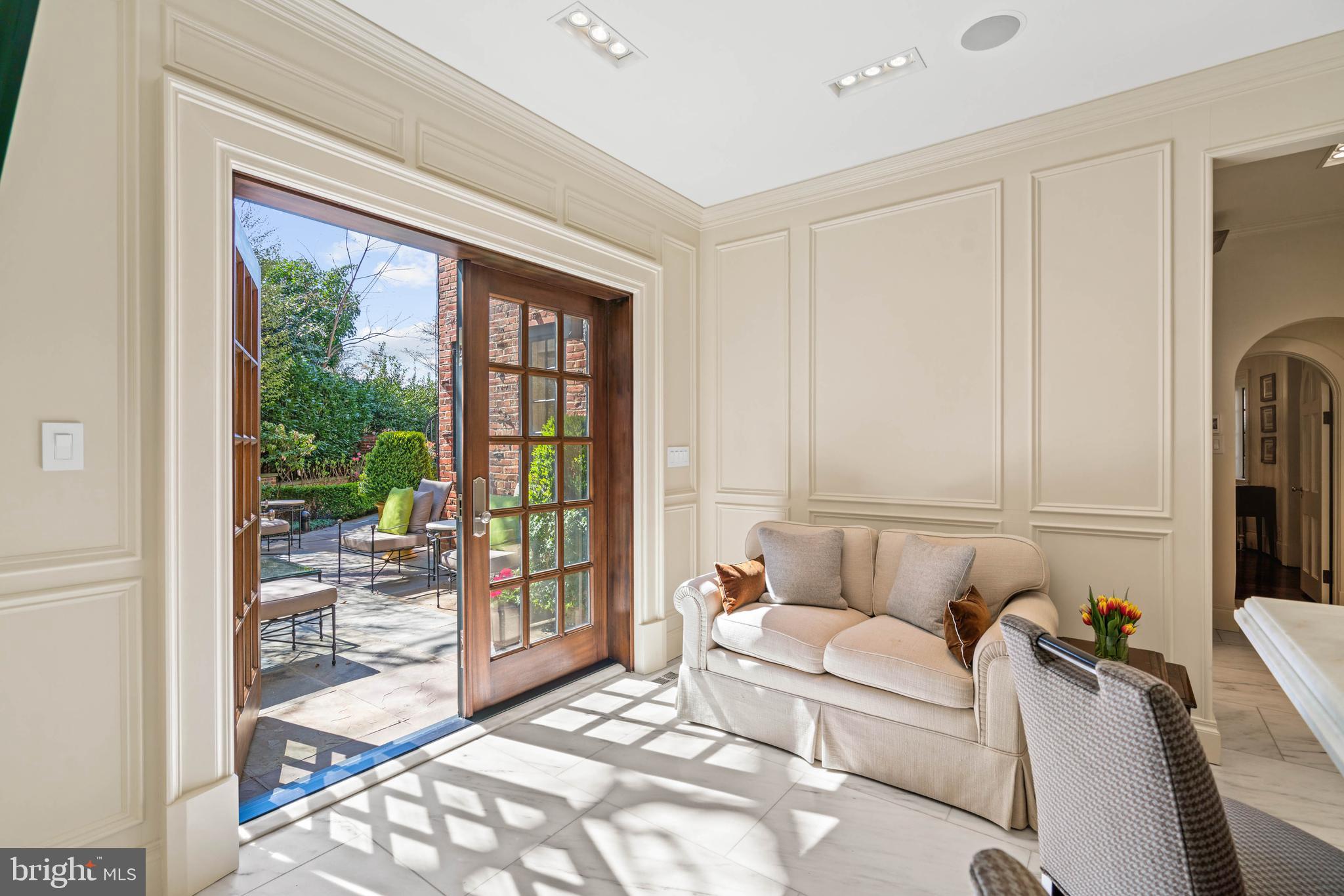 2446 Kalorama Road Northwest Washington, DC 20008 - Photo 12 of 35 Seating Area