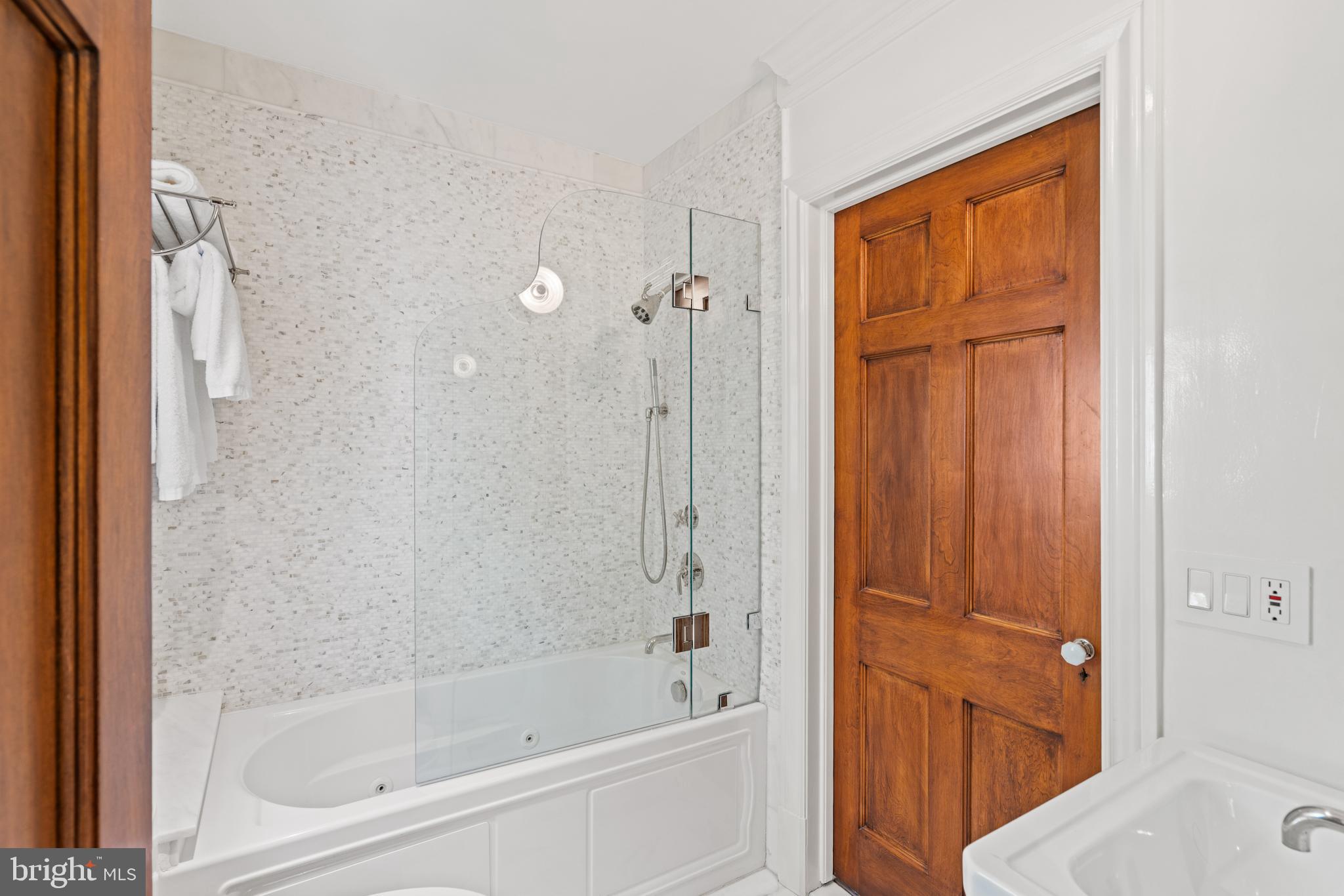 2446 Kalorama Road Northwest Washington, DC 20008 - Photo 19 of 35 Bathroom