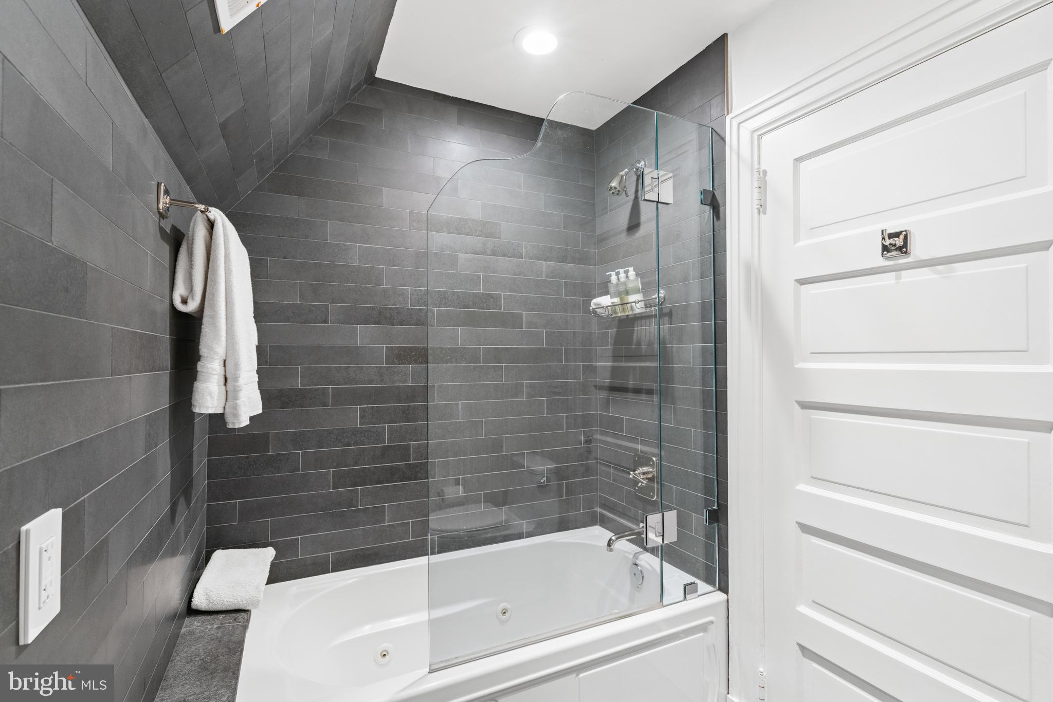 2446 Kalorama Road Northwest Washington, DC 20008 - Photo 25 of 35 Bathroom