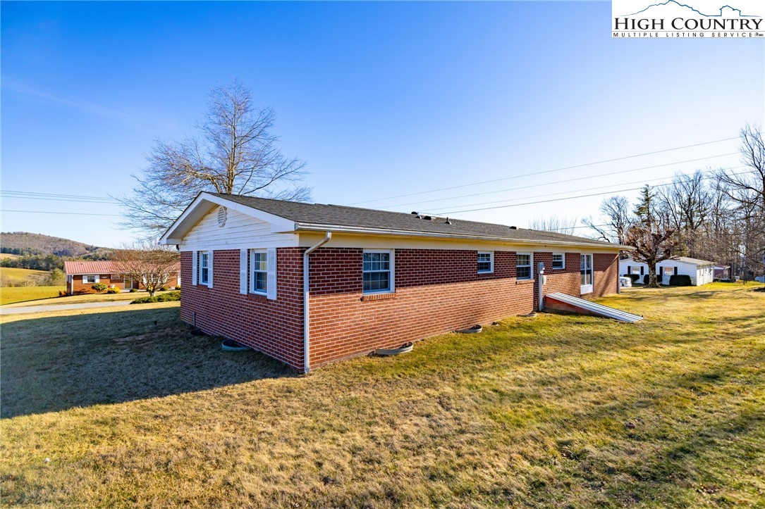 7533 Glade Valley Road Ennice, NC 28623 - Photo 36 of 50 Gallery Image 36
