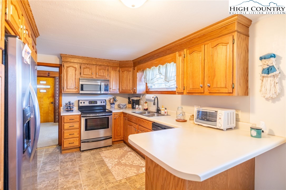 7533 Glade Valley Road Ennice, NC 28623 - Photo 5 of 50 Gallery Image 5