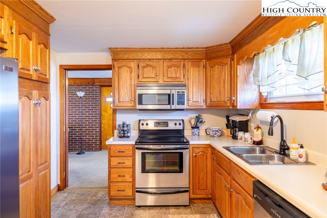 7533 Glade Valley Road Ennice, NC 28623 - Photo 8 of 50 Gallery Image 8