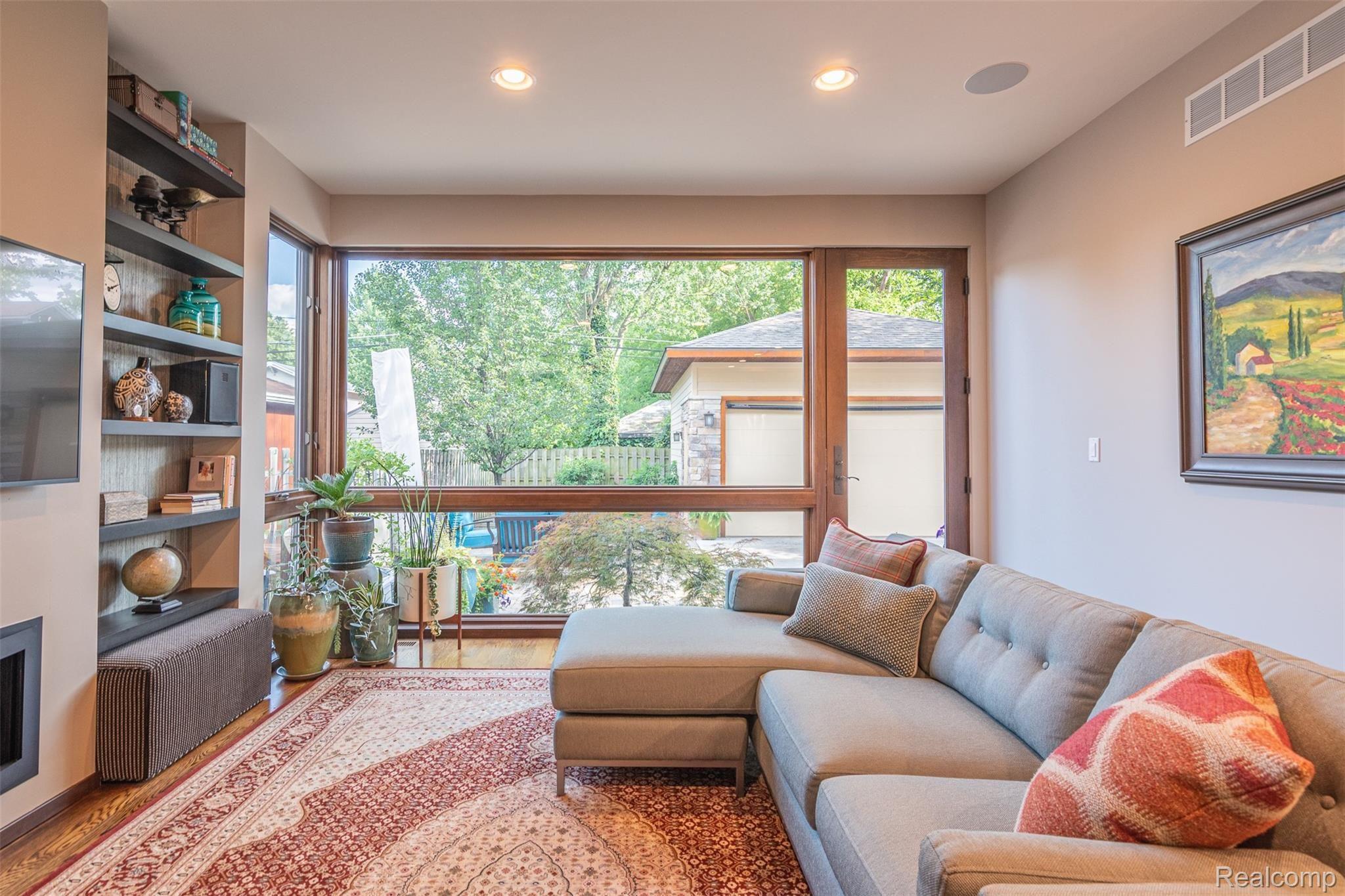1456 Ruffner Avenue Birmingham, MI 48009 - Photo 21 of 50 Family room with floor to ceiling windows
