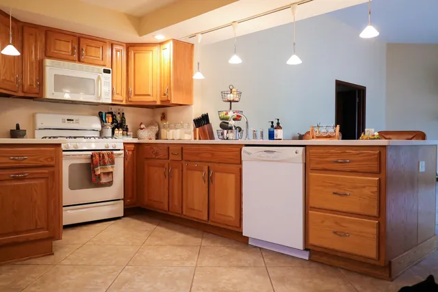 $218,000 | 34 North Court Drive, Decatur, IL 62526