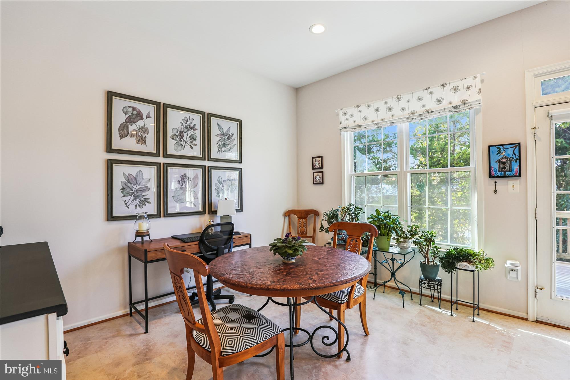 20679 Riptide Square Sterling, VA 20165 - Photo 15 of 43 a dining room with furniture and window