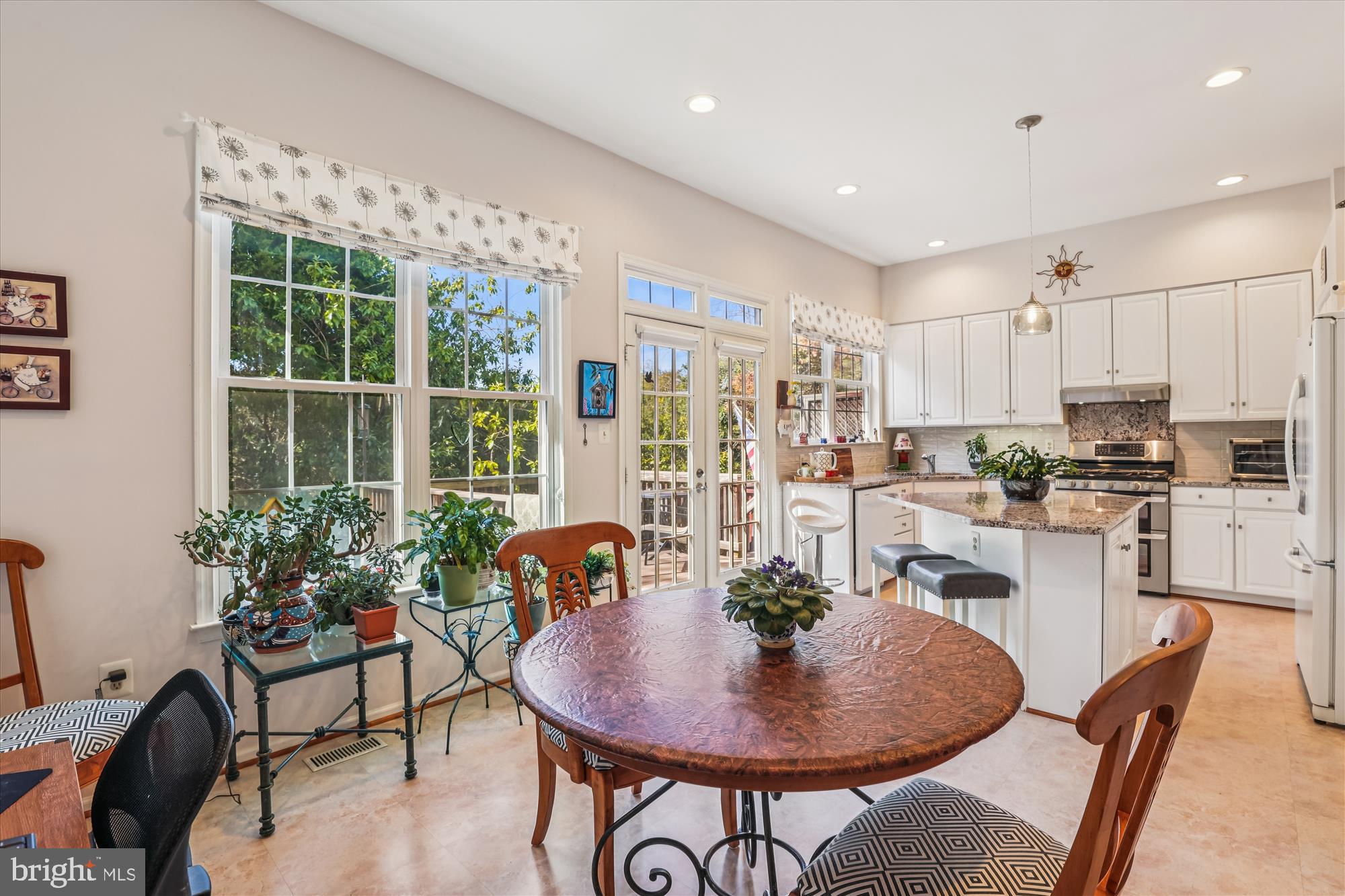 20679 Riptide Square Sterling, VA 20165 - Photo 17 of 43 a kitchen with a table and chairs