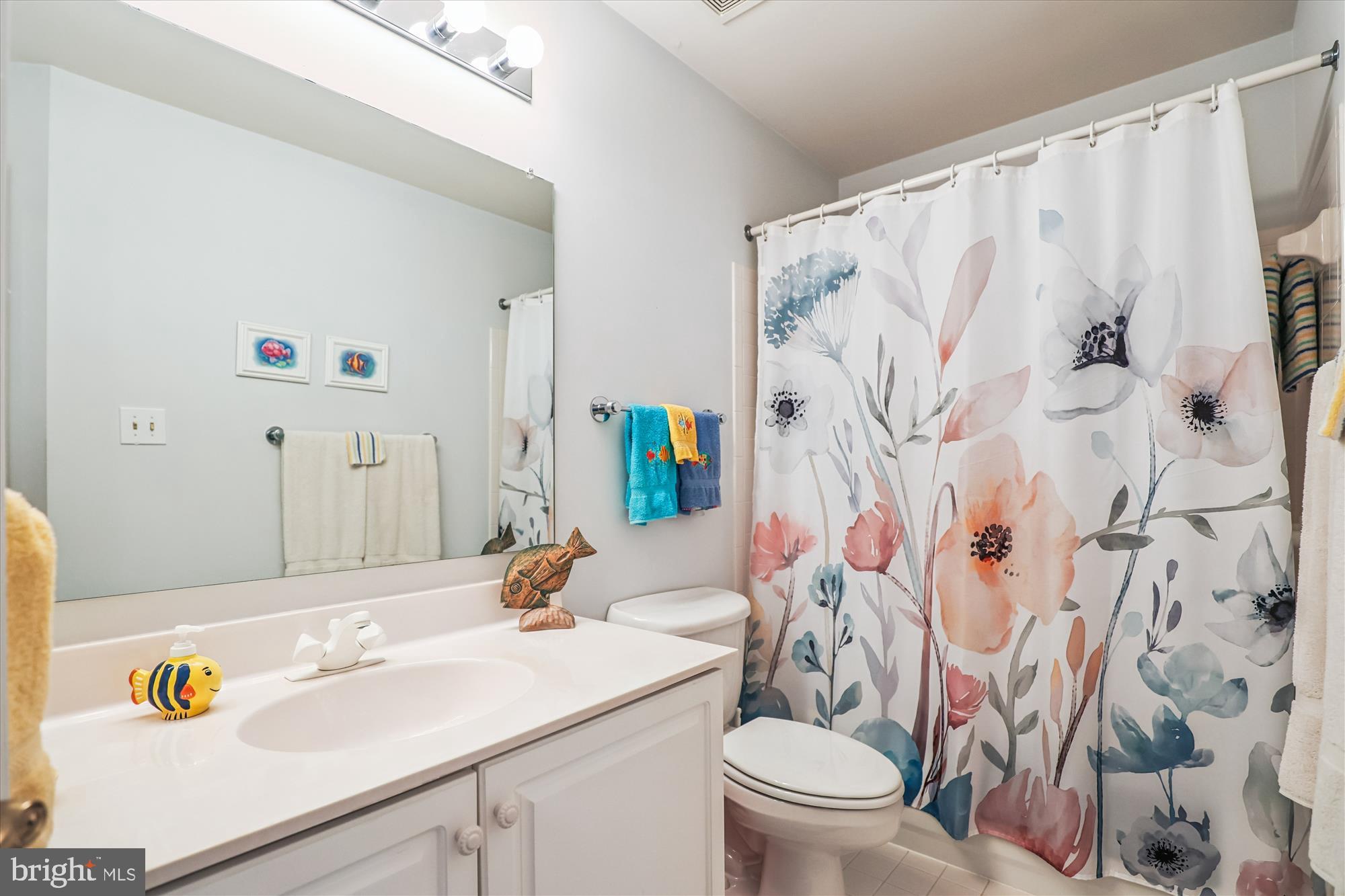 20679 Riptide Square Sterling, VA 20165 - Photo 33 of 43 a bathroom with a sink and a mirror