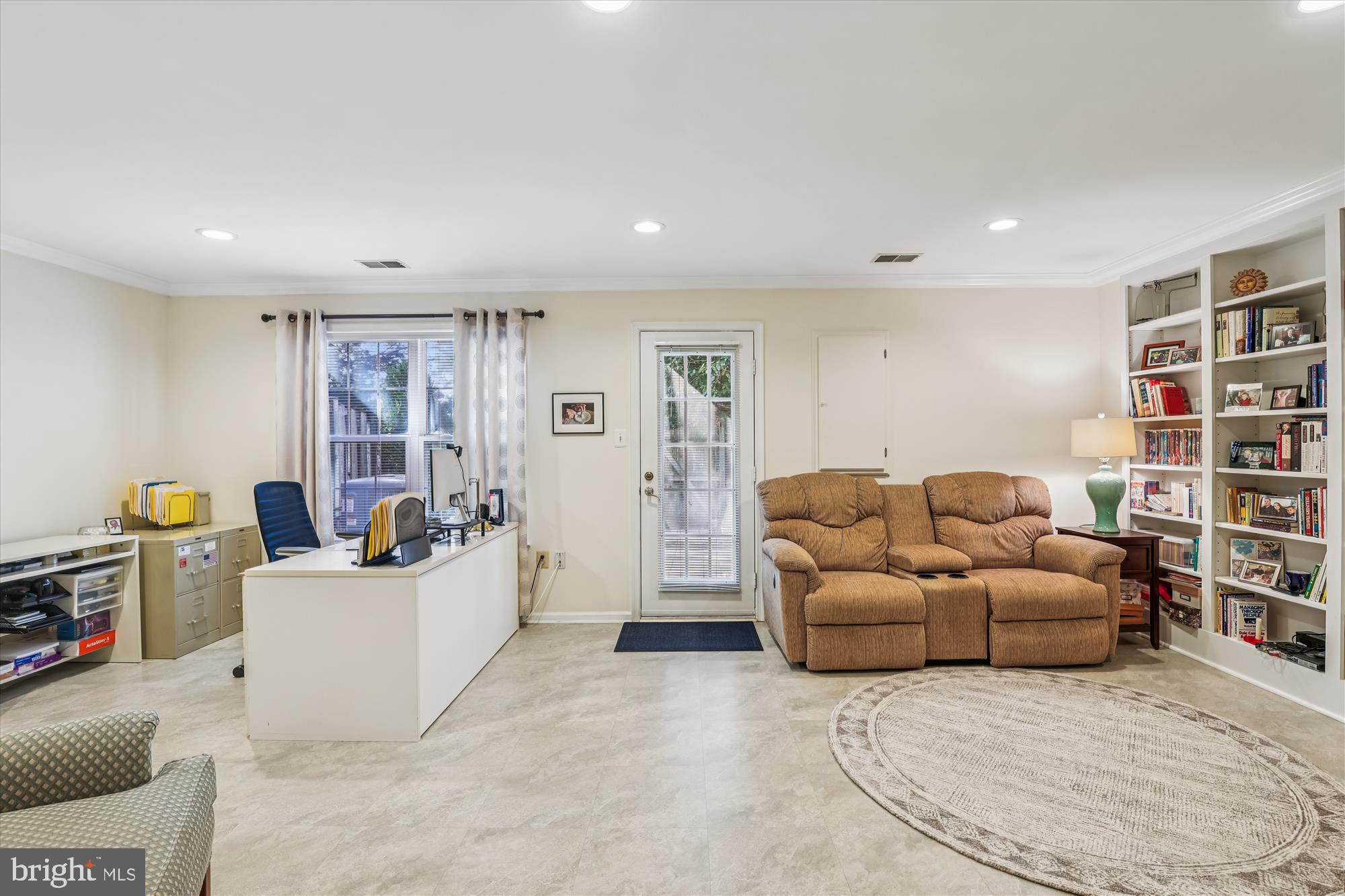 20679 Riptide Square Sterling, VA 20165 - Photo 34 of 43 a living room with furniture and a wooden floor