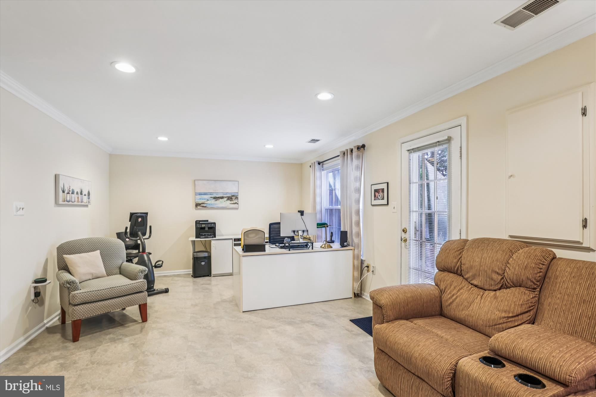 20679 Riptide Square Sterling, VA 20165 - Photo 37 of 43 a living room with furniture and a couch