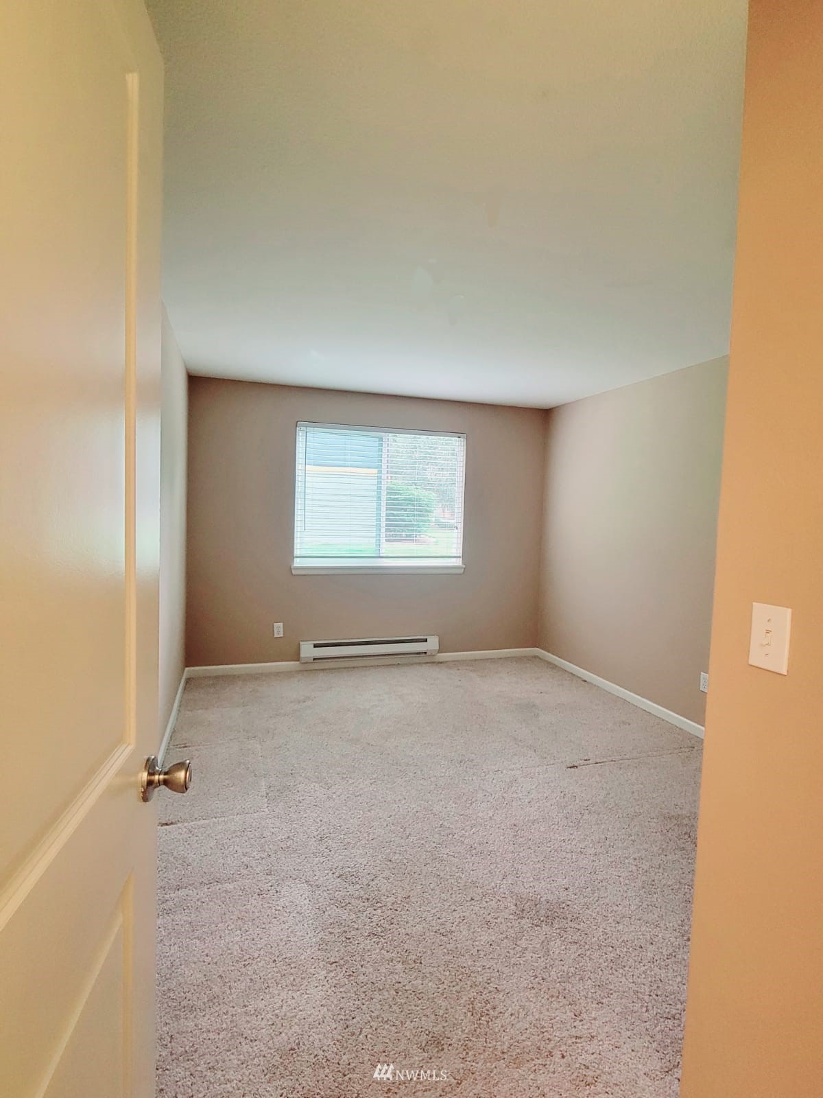 10813 Northeast 147th Lane, Unit N102 Bothell, WA 98011 - Photo 7 of 25 an empty room with a window
