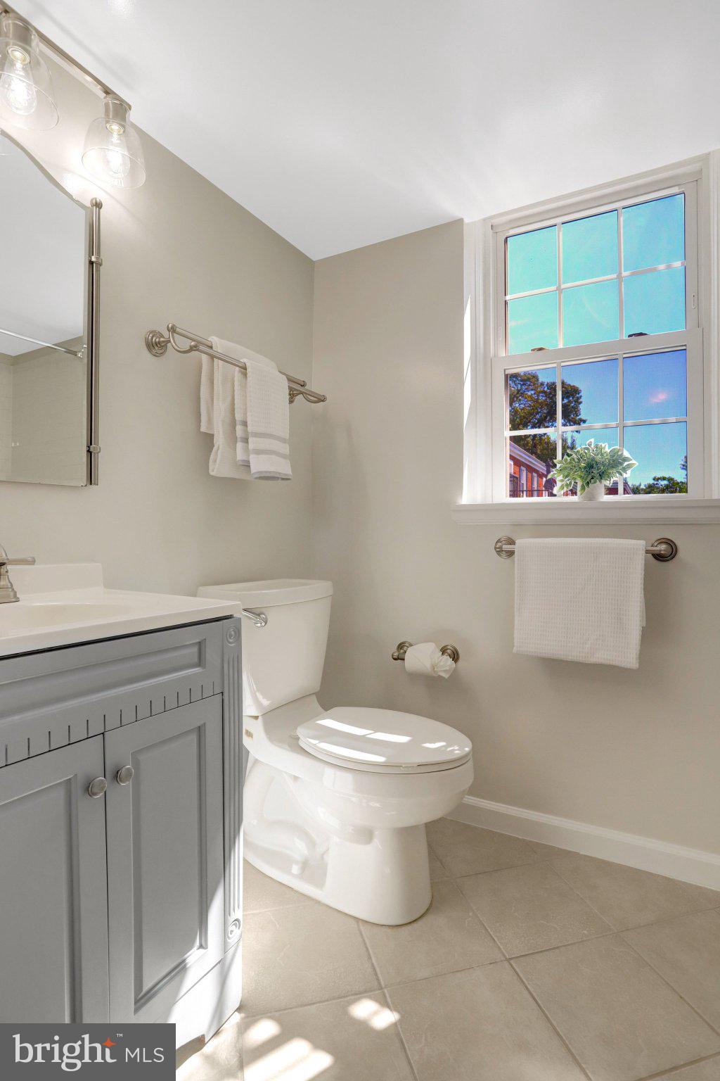 4900 29th Road South, Unit B1 Arlington, VA 22206 - Photo 16 of 56 Bathroom