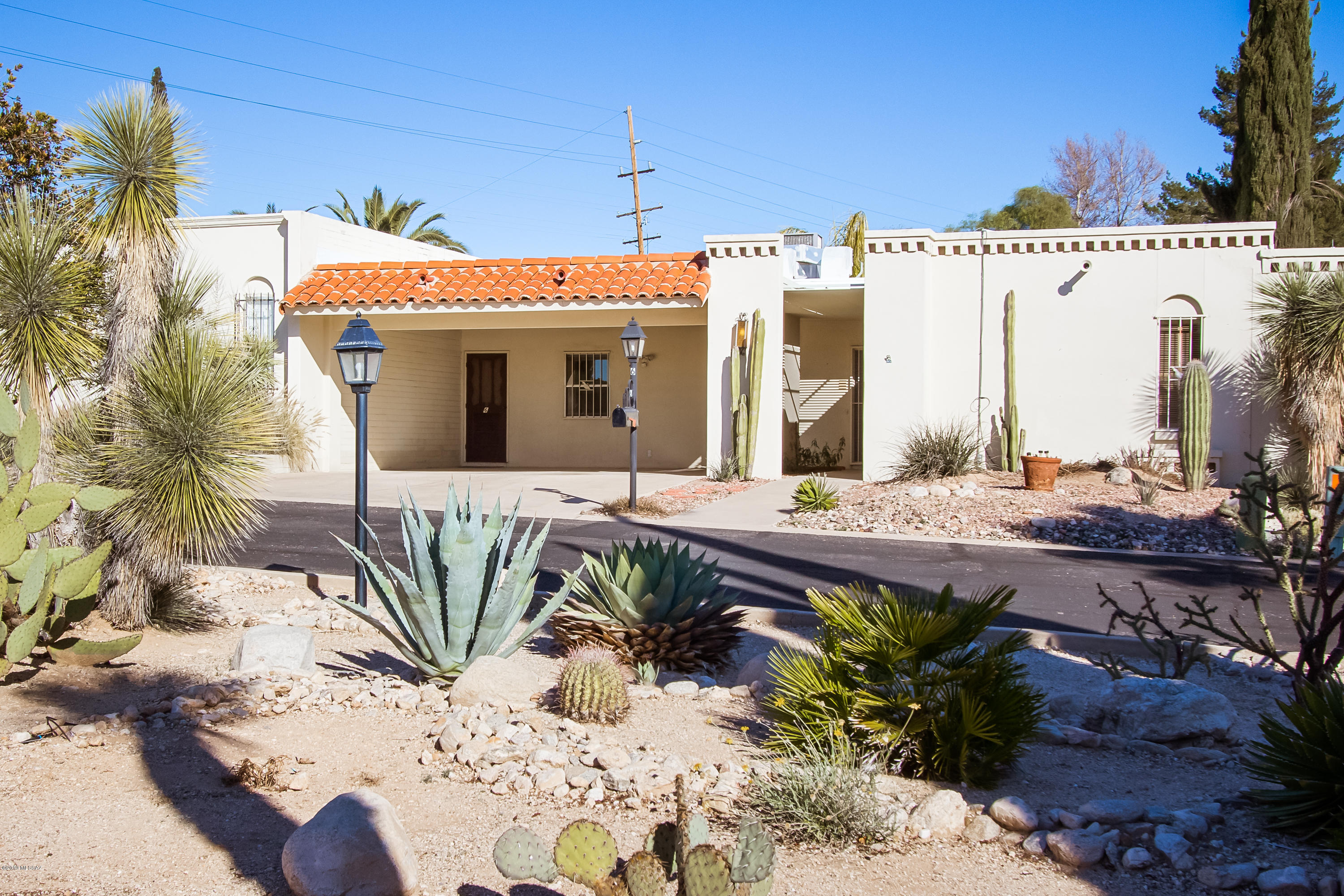 6100 North Oracle Road, Unit 6 Tucson, AZ 85704 - Photo 1 of 25