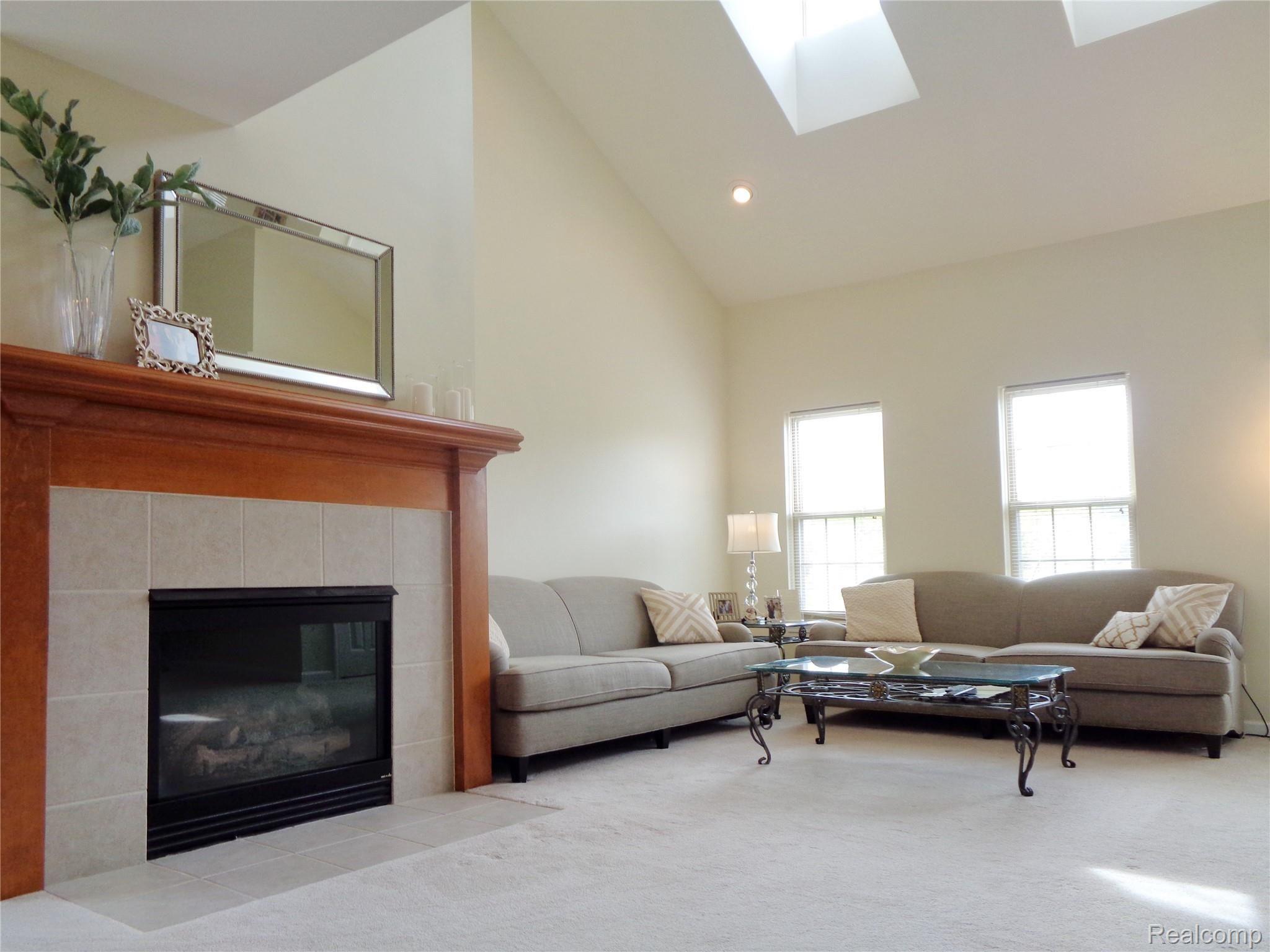 16814 Farmington Road, Unit 81 Livonia, MI 48154 - Photo 3 of 23 16814 Farmington Rd_03.JPG