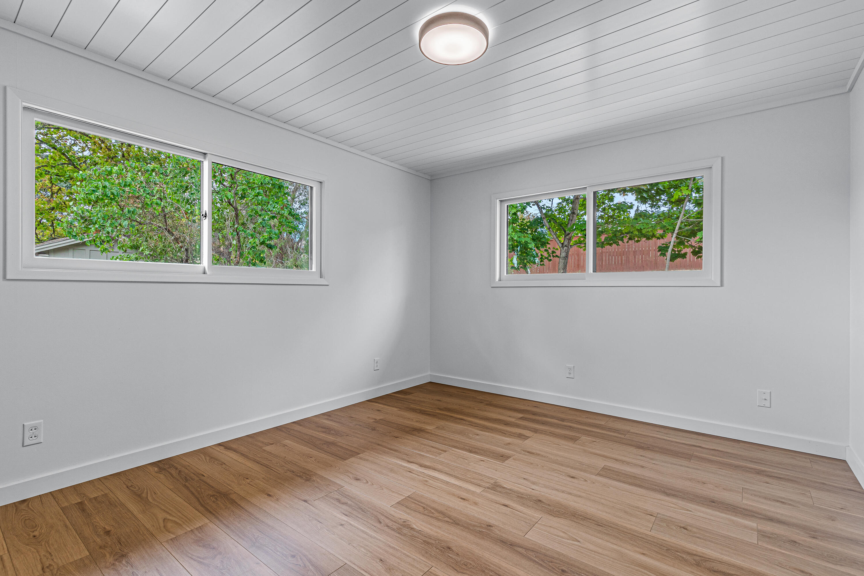1865 Old Military Road Central Point, OR 97502 - Photo 44 of 77 an empty room with wooden floor and windows