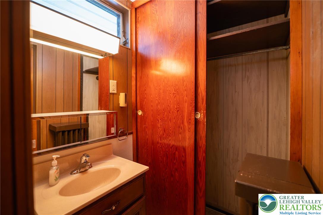 2 Wilson Street Phillipsburg, NJ 08865 - Photo 17 of 39 Full Bathroom 1st floor