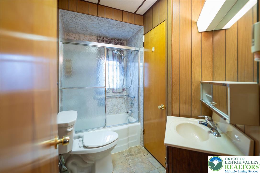 2 Wilson Street Phillipsburg, NJ 08865 - Photo 18 of 39 Full bathroom 2nd floor