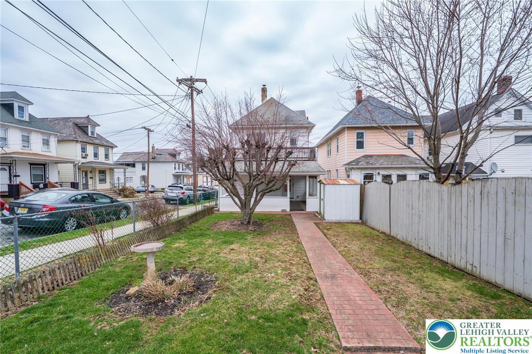 2 Wilson Street Phillipsburg, NJ 08865 - Photo 5 of 39 Fenced in yard