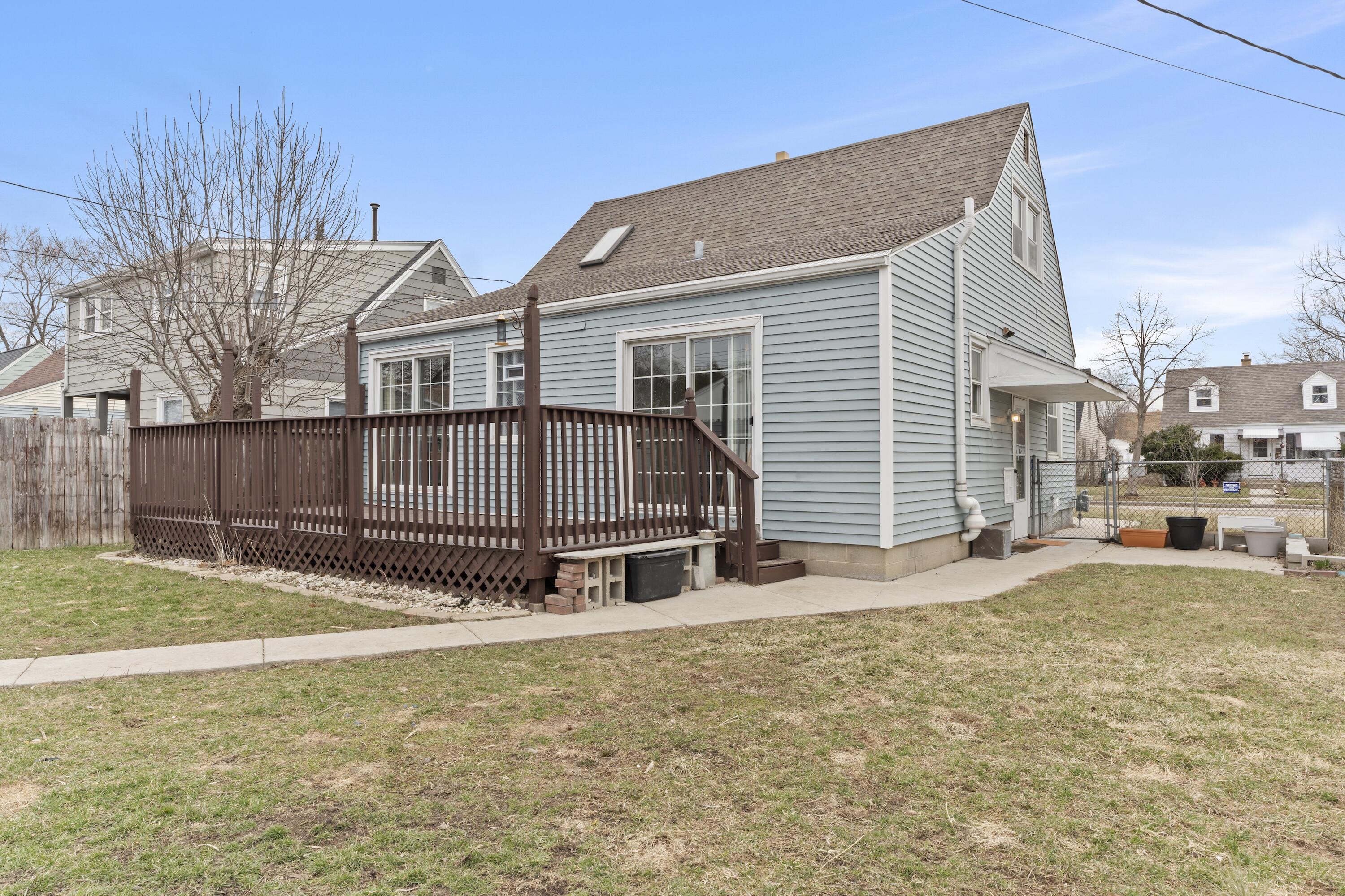 3527 North 99th Street Milwaukee, WI 53222 - Photo 26 of 29 Back yard fenced in