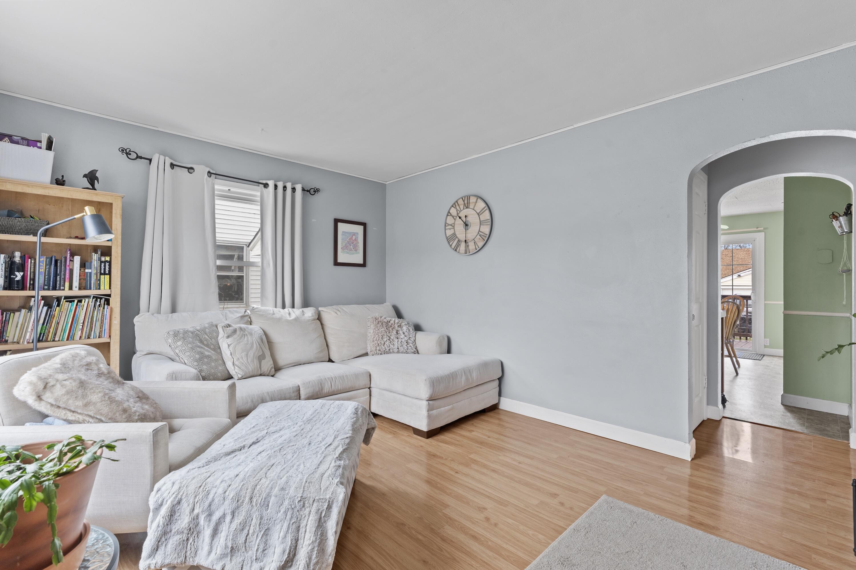 3527 North 99th Street Milwaukee, WI 53222 - Photo 4 of 29 Living room view 2