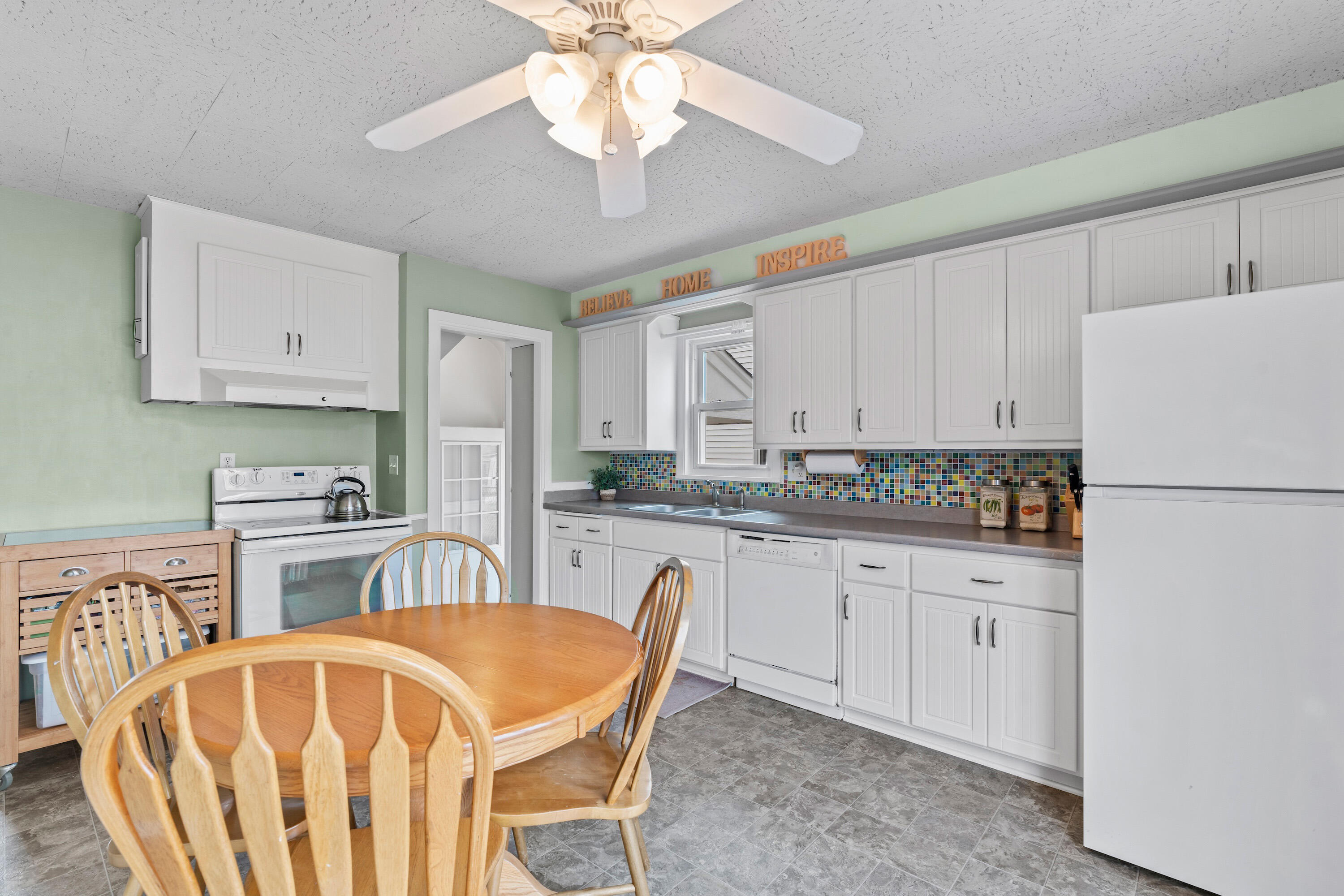 3527 North 99th Street Milwaukee, WI 53222 - Photo 7 of 29 Appliances included