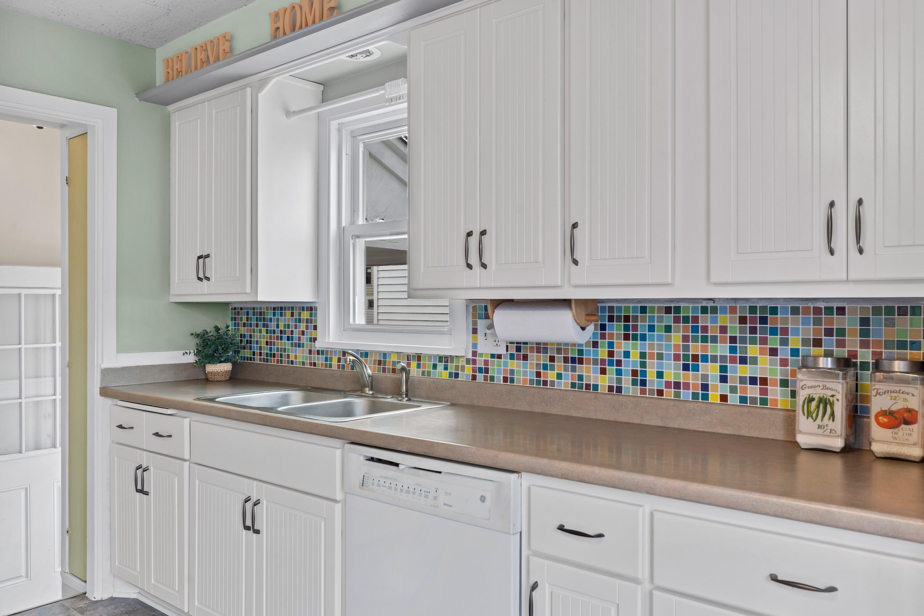 3527 North 99th Street Milwaukee, WI 53222 - Photo 8 of 29 Tile detail and new cabinets