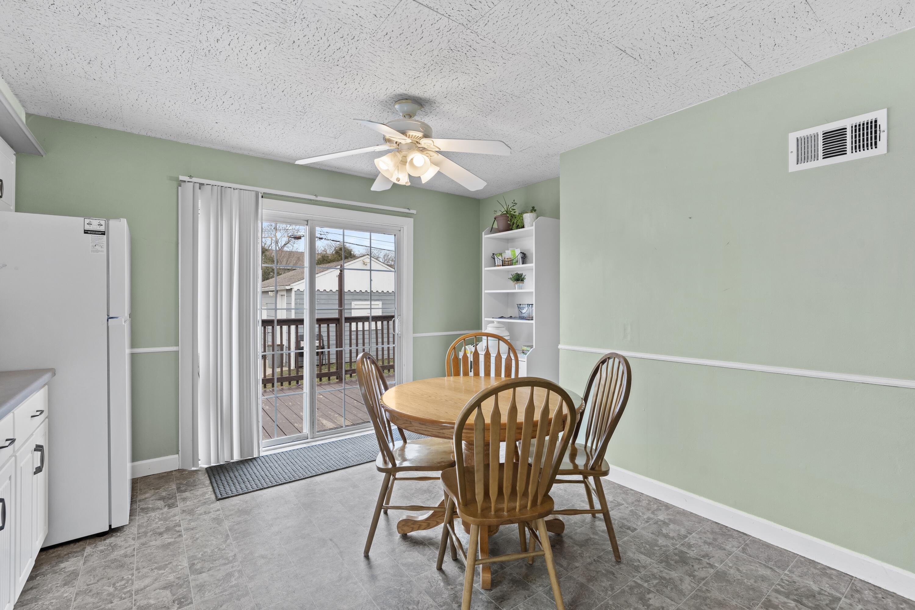 3527 North 99th Street Milwaukee, WI 53222 - Photo 9 of 29 Kitchen patio doors