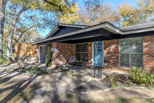 a view of yard with tree s