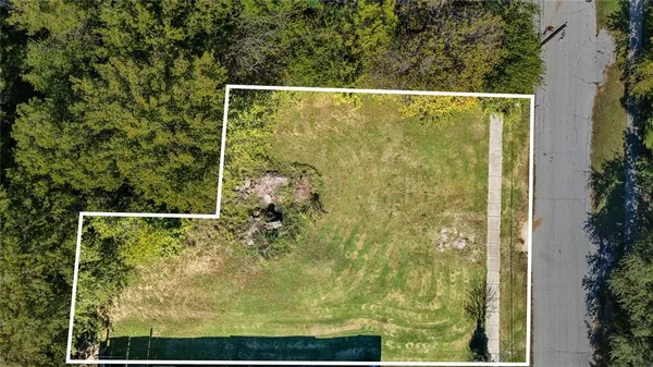 a view of a small yard