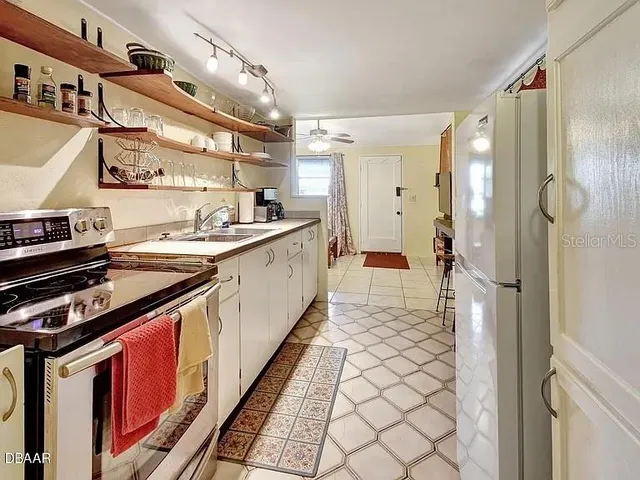 $1,550 | 311 North Blue Lake Terrace, Unit 1, DeLand, FL 32724