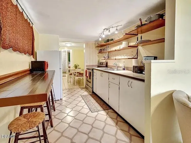 $1,550 | 311 North Blue Lake Terrace, Unit 1, DeLand, FL 32724