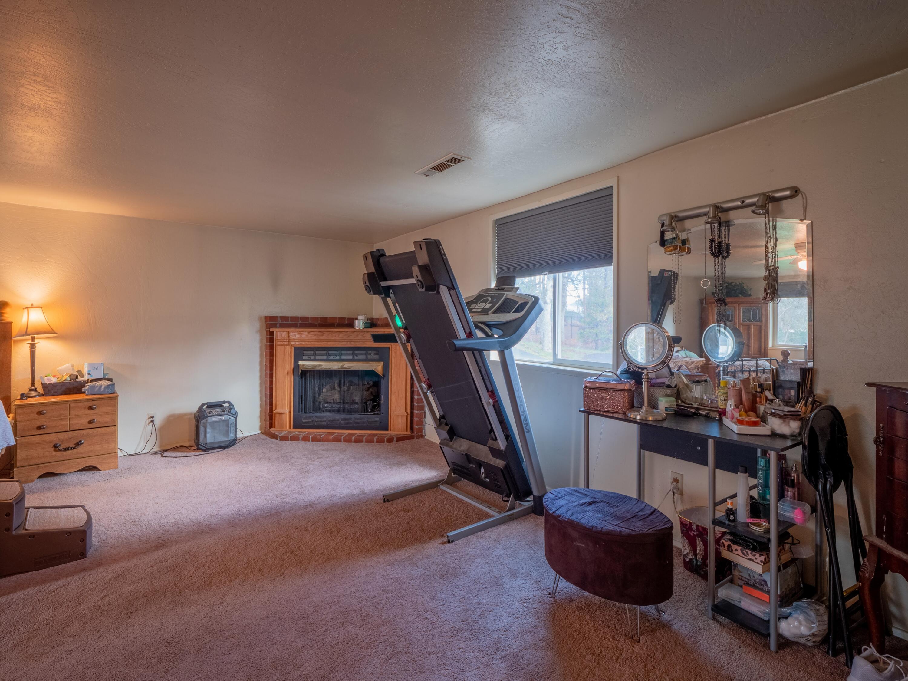 196 Rene Drive Shady Cove, OR 97539 - Photo 13 of 37 Master Bed 7