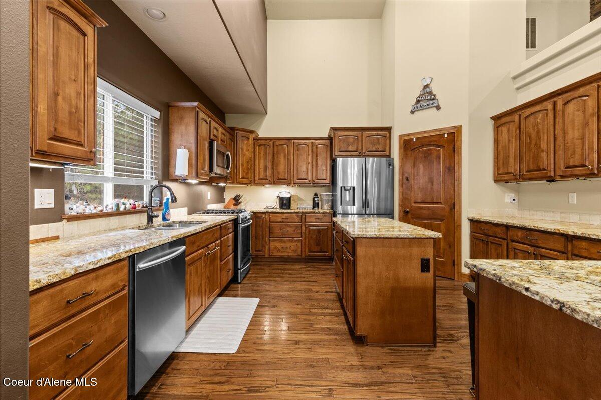 24665 Hunters Grove Court Rathdrum, ID 83858 - Photo 16 of 57 Kitchen