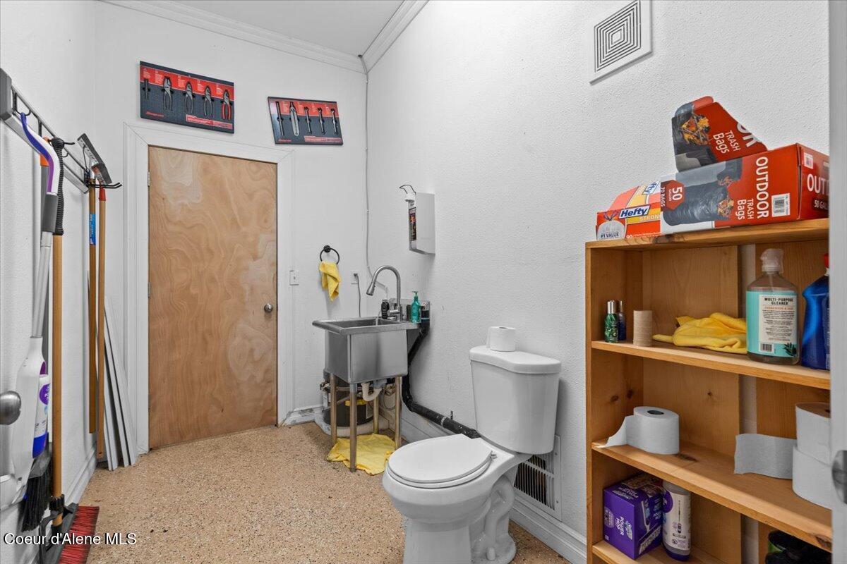 24665 Hunters Grove Court Rathdrum, ID 83858 - Photo 53 of 57 Shop Bathroom