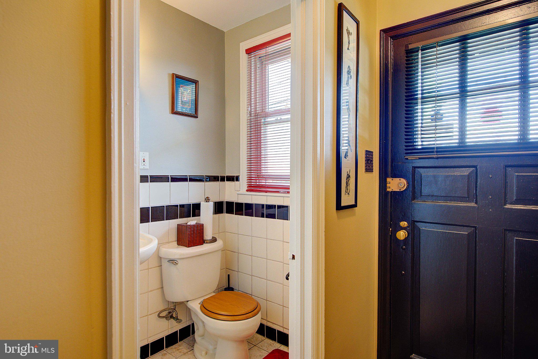 834 Vernon Road Philadelphia, PA 19119 - Photo 5 of 42 Powder room off foyer