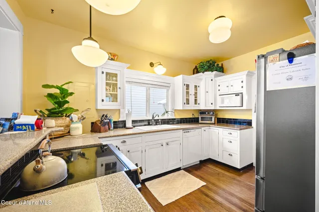 $1,500,000 | 114 North Coeur D'Alene Avenue, Harrison, ID 83833