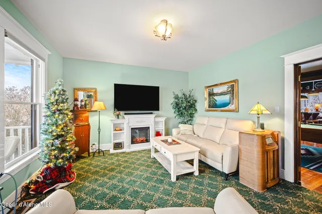 $1,500,000 | 114 North Coeur D'Alene Avenue, Harrison, ID 83833